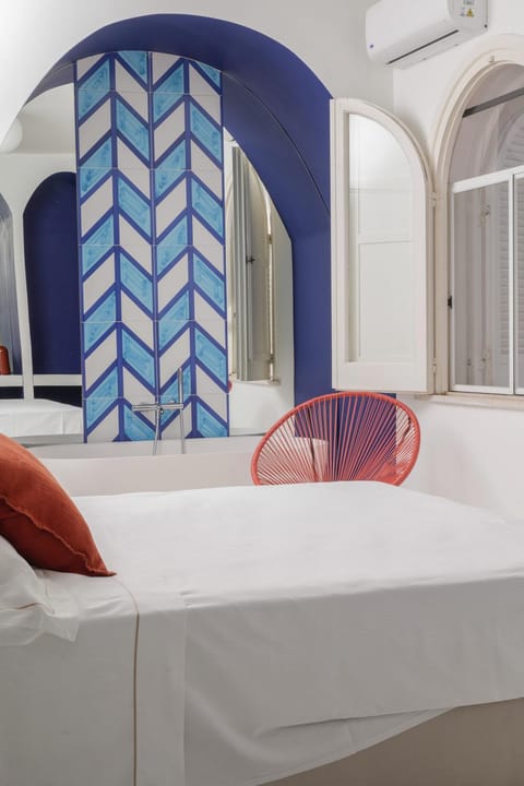 Photo of the whole room, Bedroom, air conditioner