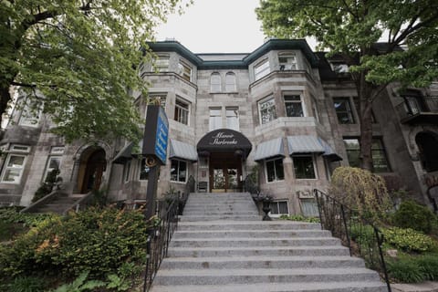 Facade/entrance, Day