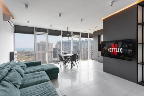 TV and multimedia, Living room, Photo of the whole room, Seating area, City view