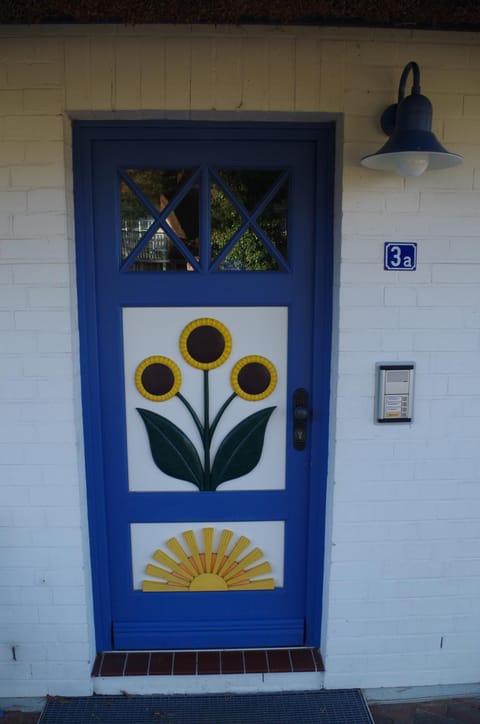 Facade/entrance, Property logo or sign, Decorative detail