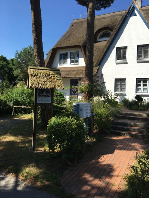 Property building, Facade/entrance, Parking
