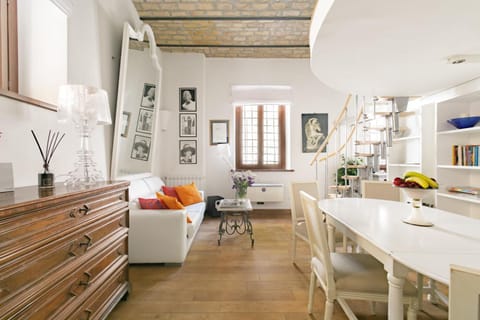 Lounge or bar, Dining area