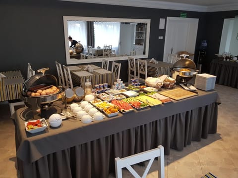 Breakfast, Continental breakfast, Buffet breakfast