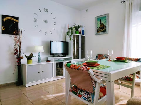 TV and multimedia, Living room, Dining area, air conditioner