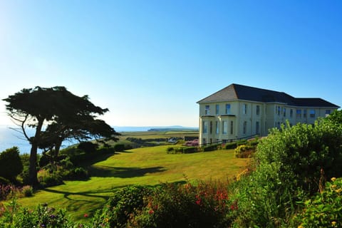 Property building, Day, Garden, Sea view