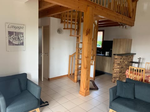 Seating area, Dining area, kitchen