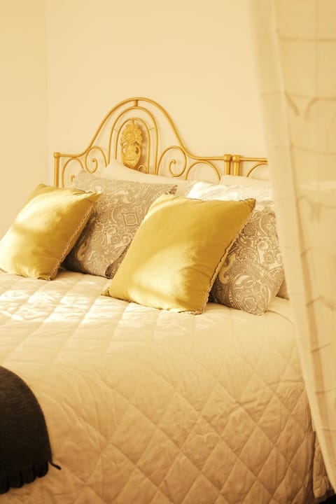 Photo of the whole room, Decorative detail, Bedroom