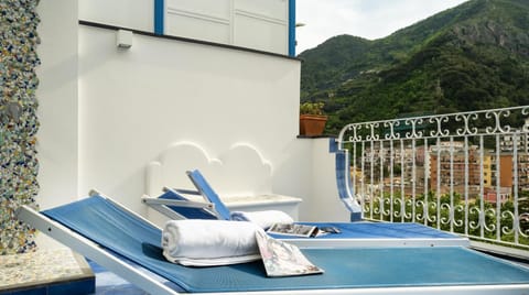 Natural landscape, View (from property/room), Balcony/Terrace, Mountain view, towels