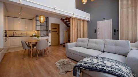 Kitchen or kitchenette, Living room, Seating area, Dining area