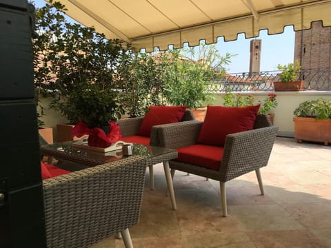 Property building, Patio, Solarium, View (from property/room), View (from property/room), Balcony/Terrace, City view, City view