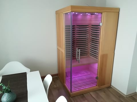 Sauna, Living room