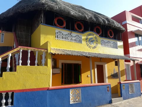 Facade/entrance