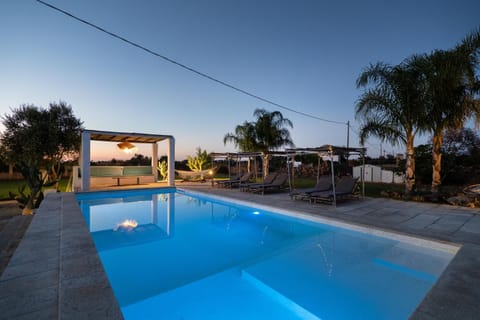 Pool view, Swimming pool, sunbed