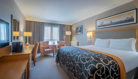 Bed, Photo of the whole room, Seating area