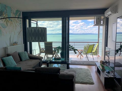 Living room, Lake view