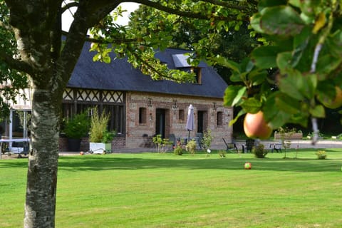 Facade/entrance, Day, BBQ facilities, Darts, Garden, Table tennis, Beach, On site, Garden view, Sports, Entertainment