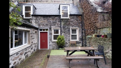 Secret City Cottage House in Aberdeen