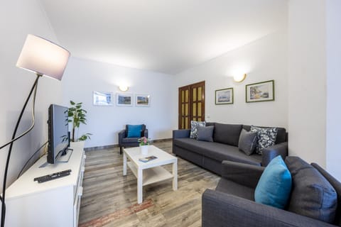 Communal lounge/ TV room, Living room