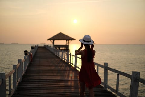 Restaurant/places to eat, Day, Natural landscape, Balcony/Terrace, Beach, Beach, Landmark view, Sea view, Sunset, Family