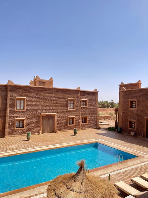 Property building, Day, Pool view, Swimming pool, sunbed