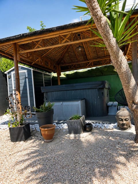 Patio, Day, Spa and wellness centre/facilities