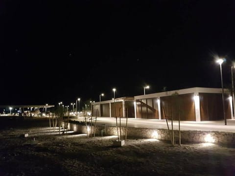 Neighbourhood, Natural landscape, Activities, Nightclub / DJ, Beach, Sports, Entertainment, Family