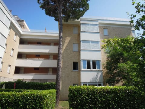 Garden view, Street view