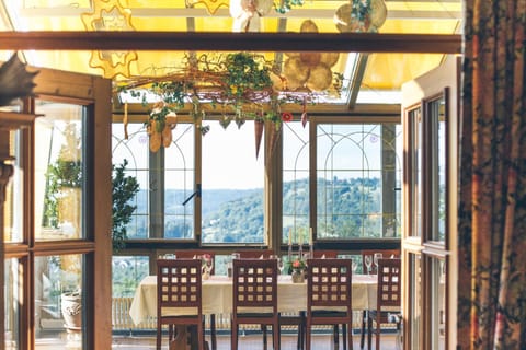 Restaurant/places to eat, Restaurant/places to eat, Breakfast