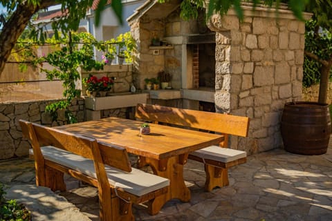 BBQ facilities, Dining area