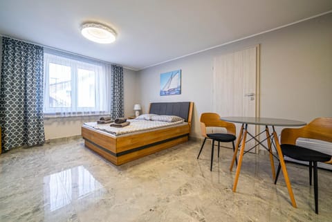 Bed, Kitchen or kitchenette, Photo of the whole room, Dining area