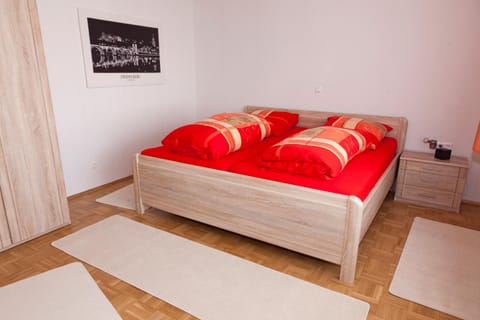 Bed, Day, Other, Photo of the whole room, Decorative detail