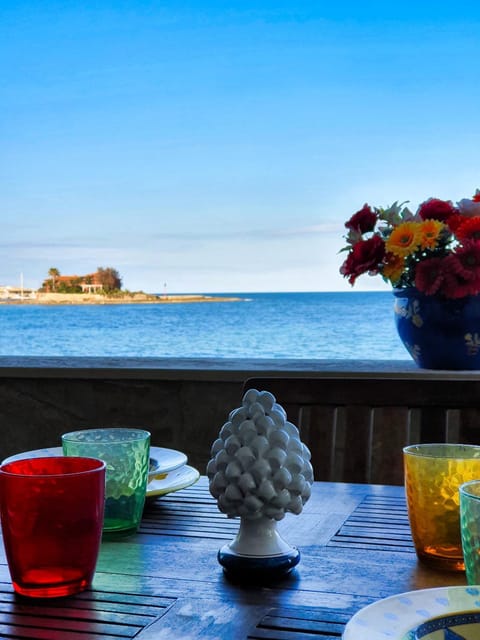 Balcony/Terrace, Food and drinks, Food, Sea view, Drinks