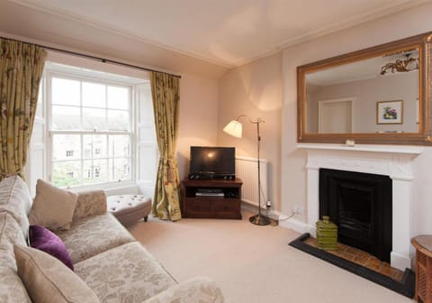 TV and multimedia, Living room, Decorative detail