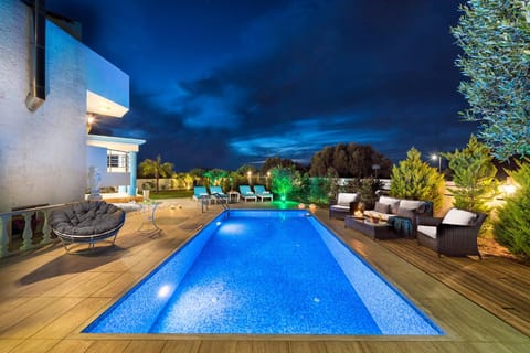 Property building, Pool view, Swimming pool, Swimming pool