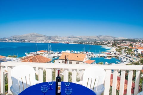 Villa Snježana Apartment in Okrug Gornji