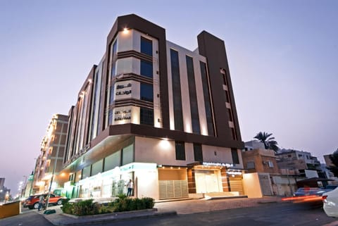 Property building, Facade/entrance, Neighbourhood, Summer, Sunset, Family