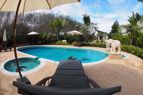 Bai Bai Home Resort in Khuekkhak