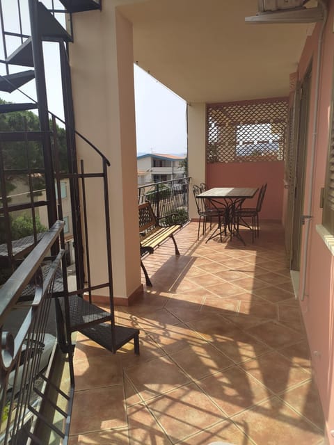 View (from property/room), Balcony/Terrace, Dining area