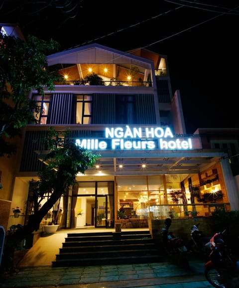 Facade/entrance, Balcony/Terrace