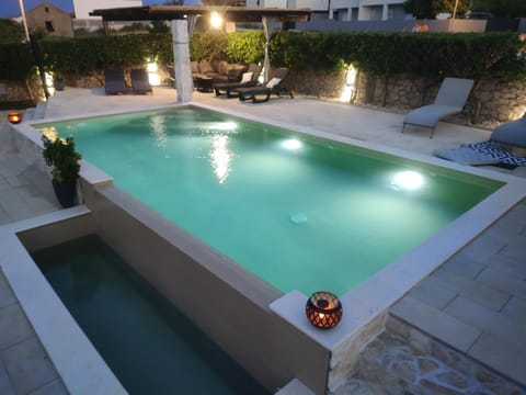 Pool view, Swimming pool, sunbed