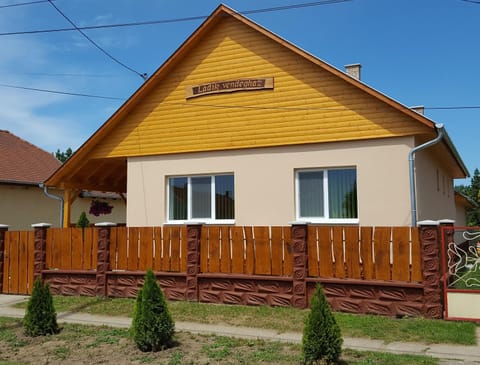 Nearby landmark, Restaurant/places to eat, Facade/entrance, Spring, Natural landscape, BBQ facilities, Fishing, Fishing, Garden, Balcony/Terrace, Beach, Canoeing, Canoeing, Hiking, Hiking, Cycling, Cycling, Sports, Sports, Entertainment