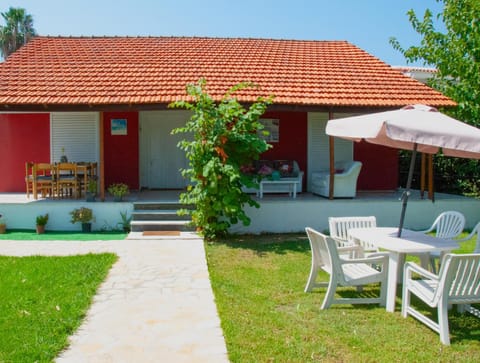 Property building, Garden, Balcony/Terrace, Garden view