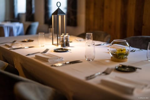 Restaurant/places to eat, Restaurant/places to eat, Dinner