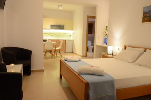 Spring, Bed, Kitchen or kitchenette, Seating area, Dining area, Bedroom, Sunset