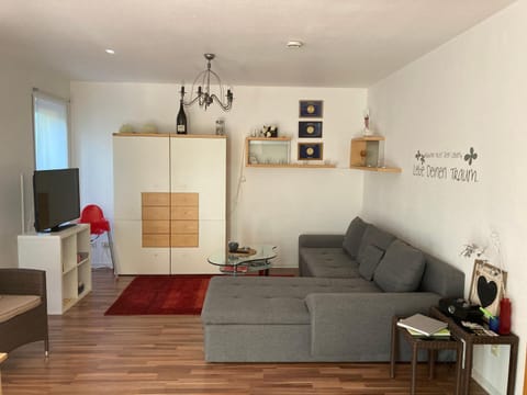 Ferienwohnung Happiness Schlafzimmer 2026 renoviert mit neuem Boxspringbett Apartment in Saarland, 66, Germany