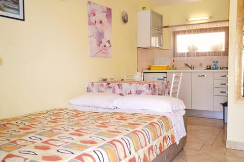Bed, Living room
