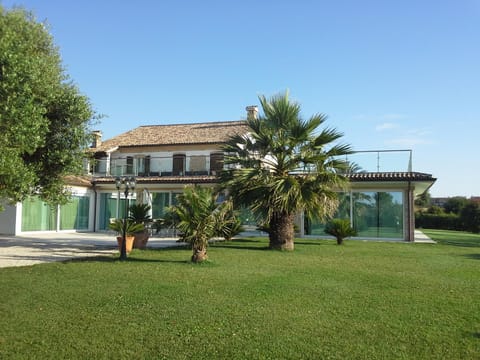 Property building, Facade/entrance, Day, Garden