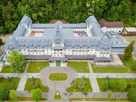 Property building, Day, Bird's eye view