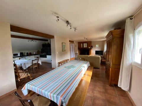 Living room, Dining area, fireplace, kitchen