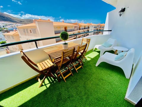 Balcony/Terrace, City view, Sea view, Street view